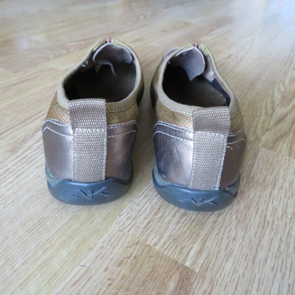 Anne Klein AK Women's Bronze Brown Fabric Front Zip Low Top Shoes Size 7.5 - Picture 11 of 12